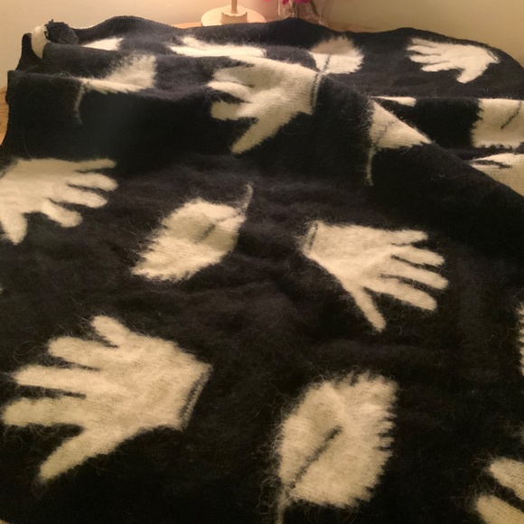 VIK PRJONSDOTTIR ‘Black or White’ Iclendic wool reversible throw - Picture 6 of 8